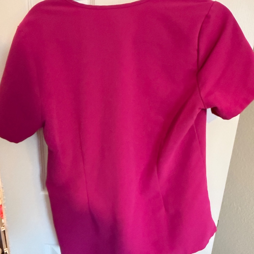 Catarina One-Pocket Scrub Top- Raspberry - Picture 3 of 3